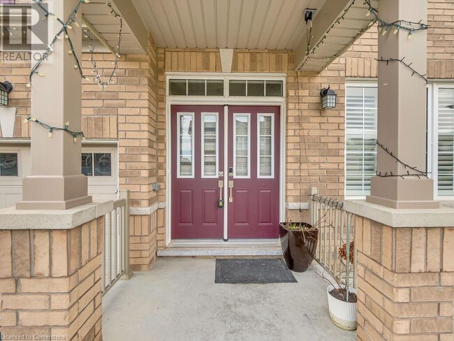 Building Photo - 221 Kinsman Dr