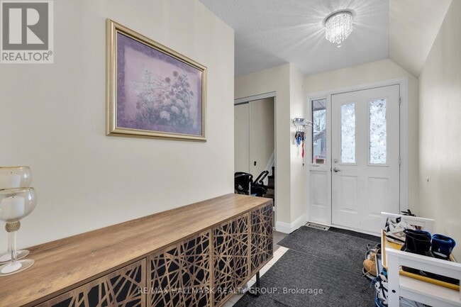 Building Photo - 1552 Queensdale Ave