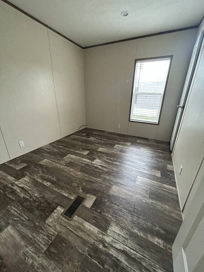 Building Photo - 575 Payne Creek Est