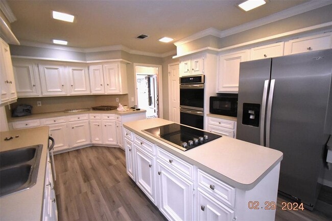 Building Photo - 15155 Diana Ln