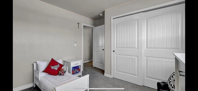 upstairs bedroom - 1842 Volterra Way