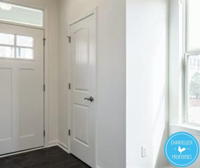 Foto del edificio - 5830 Crestlawn Ct