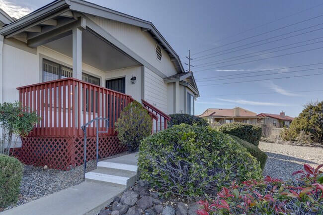 Foto del edificio - Great views from this 2X2 Montana Terrace ...