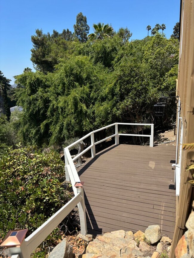 Foto del edificio - Mt Helix Custom Home with Panoramic Views ...