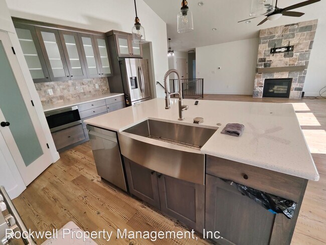Building Photo - 4 br, 3 bath House - 7373 W Desert Brumby ...