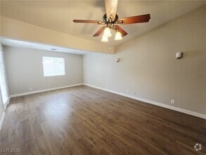 Building Photo - 925 Chaps Cir