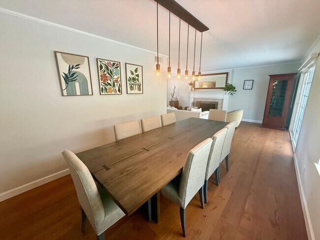 Building Photo - Stunning 4BD + Office Home with Pool in Li...