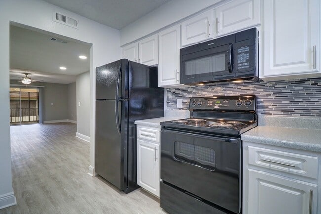 1x1 Kitchen - The Linx Apartments