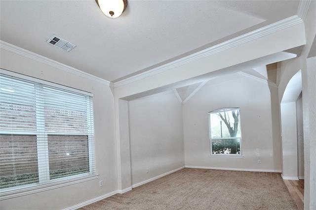 Foto del edificio - 329 Parkhurst Ln