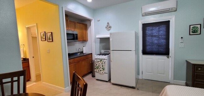 Foto del edificio - 5811 Crystal Rd