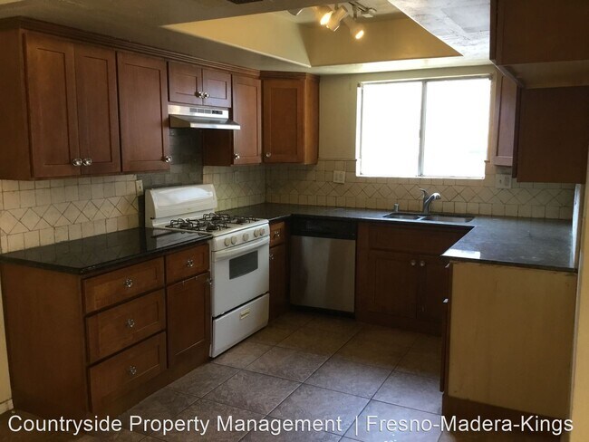 Building Photo - 3 br, 2 bath House - 5269 E. Washington Av...