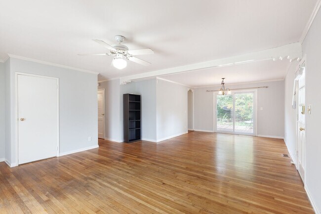 Foto del edificio - 3BR/2.5BA in Ideal Smyrna Location w/ Deck...
