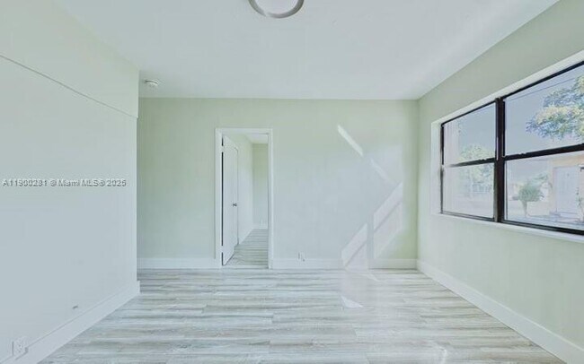 Foto del edificio - 1010 Opa-locka Blvd