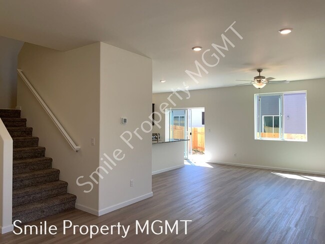 Foto del edificio - A nice house with 5 beds rooms and 2.5 baths.