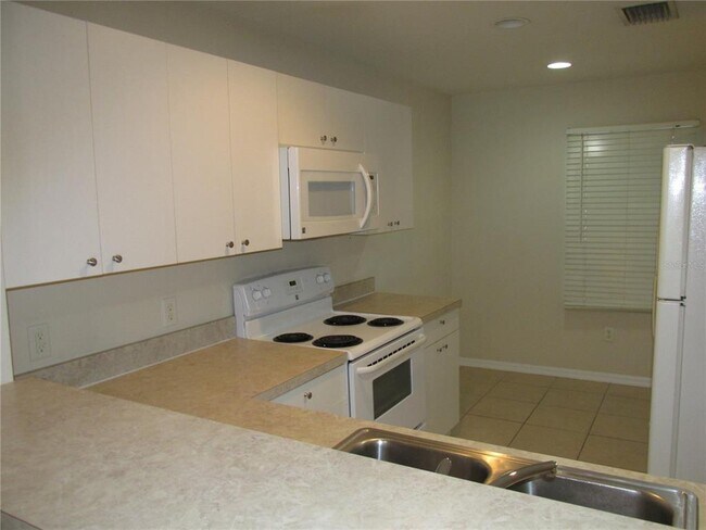 Building Photo - 5752 Sabal Trace Dr