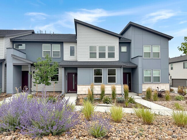 Foto del edificio - $0 DEPOSIT OPTION. BRIGHT AND SPACIOUS 3-B...