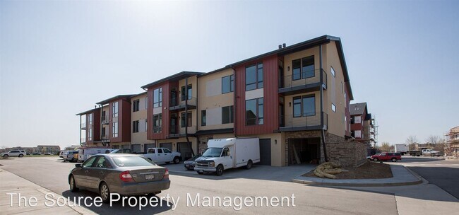 Building Photo - 2715 Iowa Dr