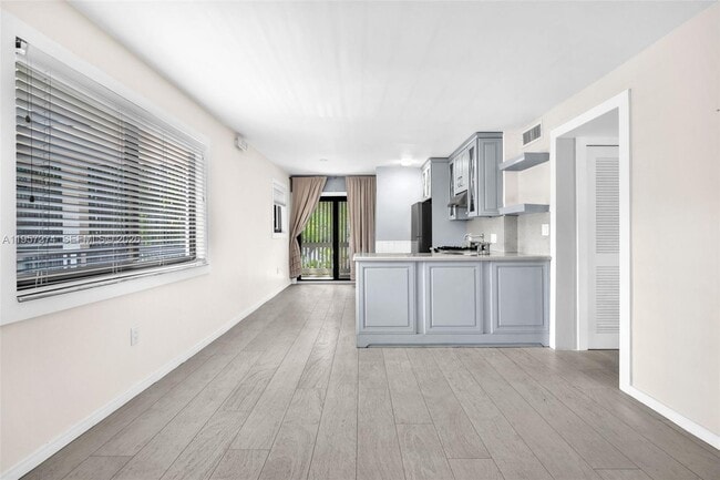 Foto del edificio - 3265 Virginia St