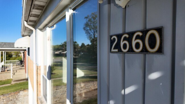 Foto del edificio - 2660 Sandhurst Dr