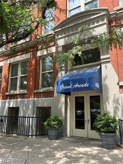 Foto del edificio - 408 W Saint Clair Ave