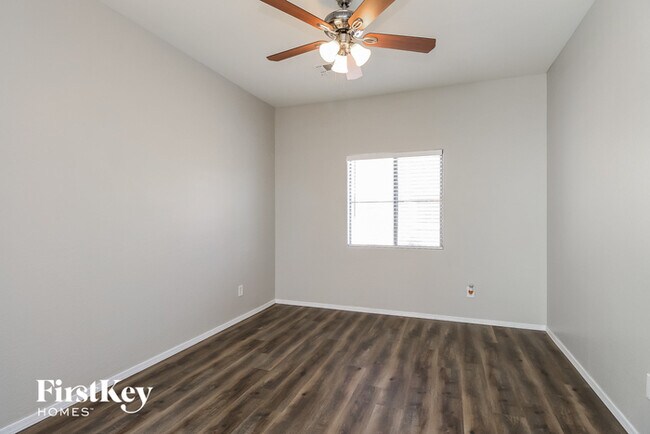 Foto del edificio - 4680 E Laurel Ave
