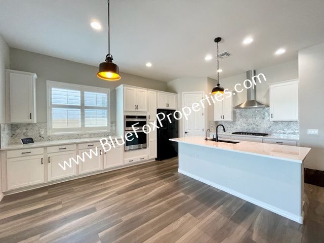 Building Photo - 770 E Danum Vly Dr