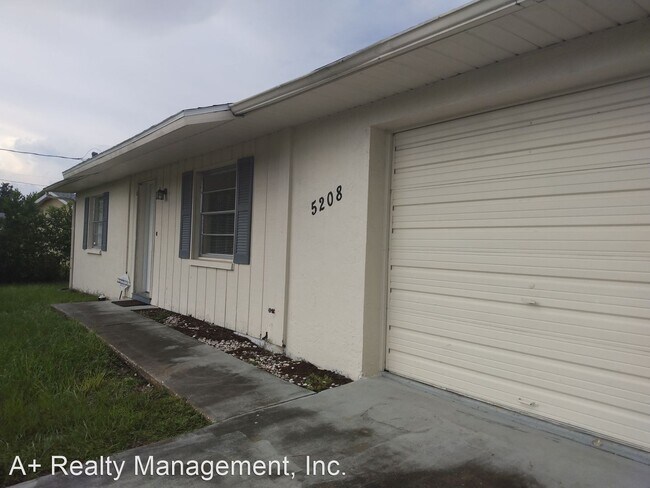Foto del edificio - 2 br, 2 bath House - 5208 Deltona Blvd.