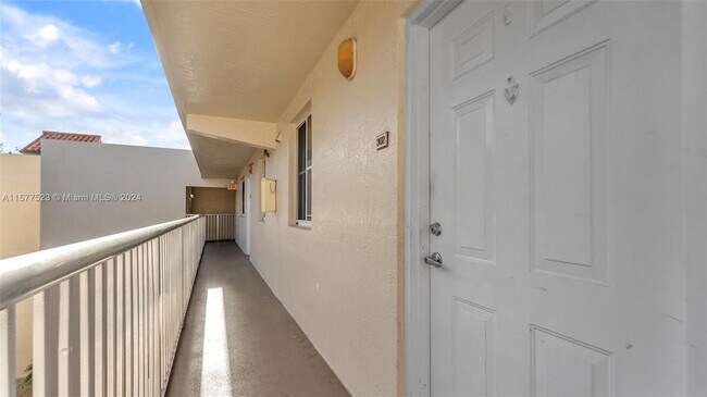 Foto del edificio - 6065 NW 186th St