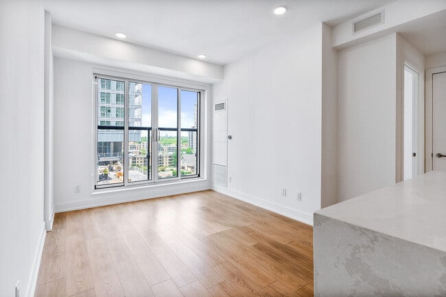 Photo du bâtiment - 200 Redpath Ave