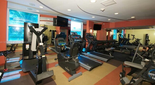 Foto del edificio - 9172 Collins Ave