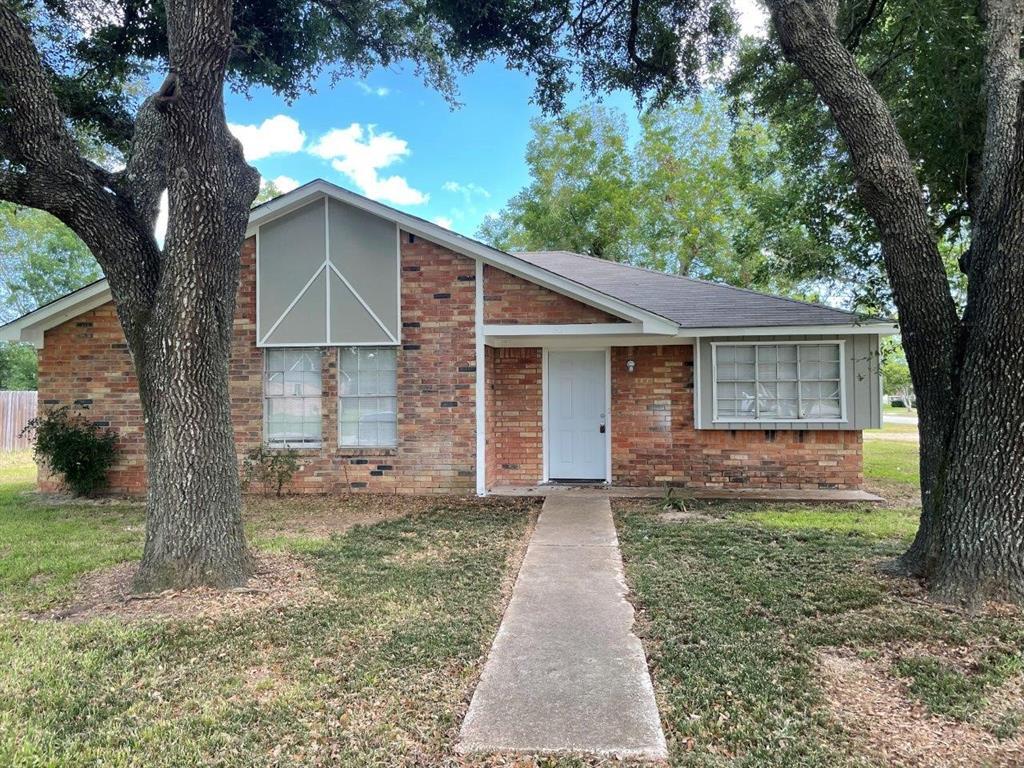 621 Houston St, West Columbia, TX 77486 House for Rent in West