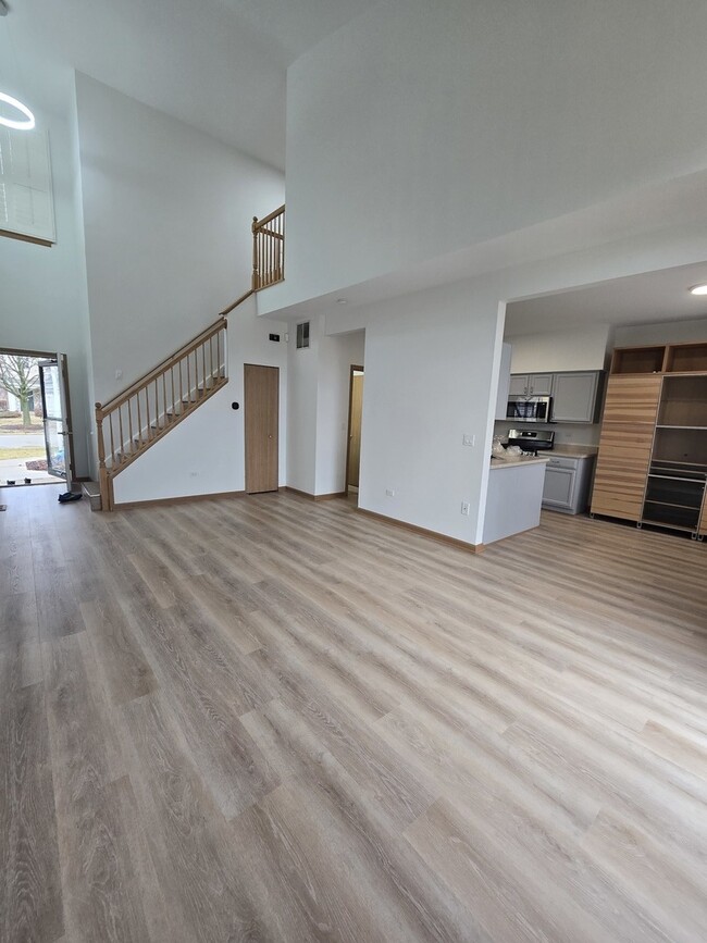 Building Photo - 4135 Oak Tree Ln