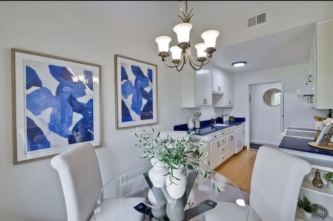 Building Photo - Welcome to this beautiful upstairs condo n...