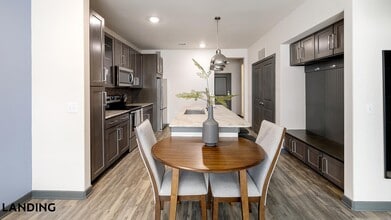 Building Photo - 3001 Crockett St