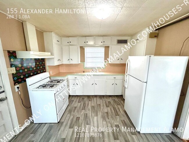 Foto del edificio - 157 Alexander Hamilton Dr