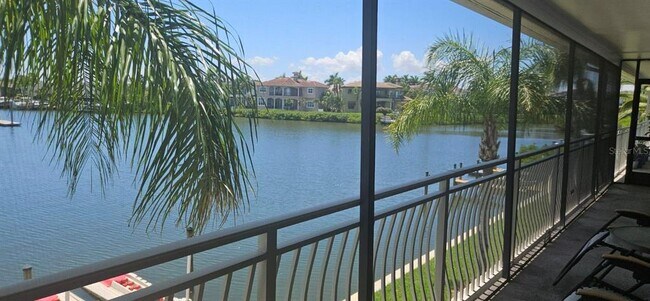 Foto del edificio - 8822 Bay Pointe Dr
