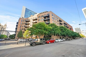 Building Photo - 520 W Huron St