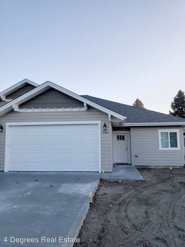 Primary Photo - 13922-13924 E 14th Ln