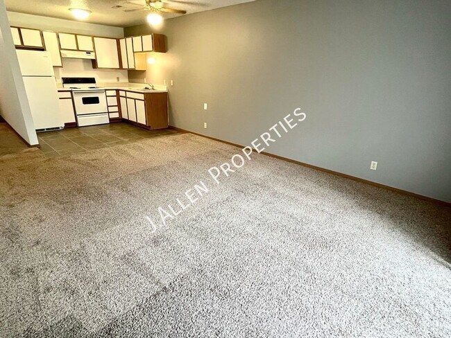 Building Photo - Spacious, Affordable 1 Bed