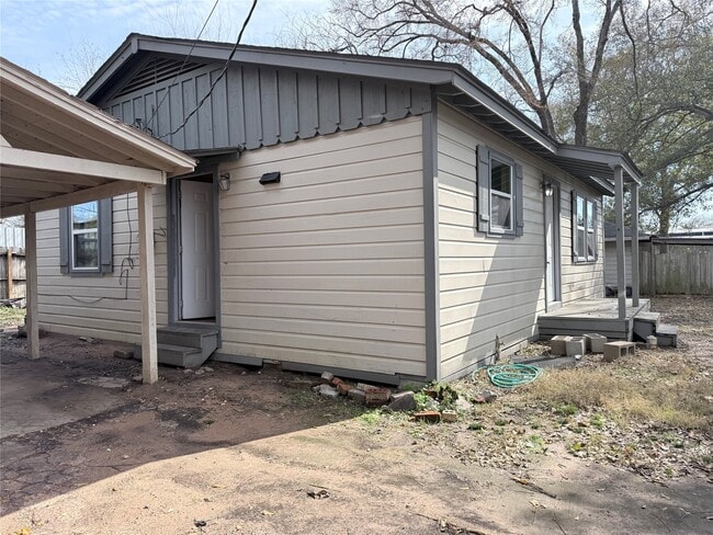 Building Photo - 212 S Main St