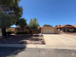 Building Photo - 760 Crestwood Dr