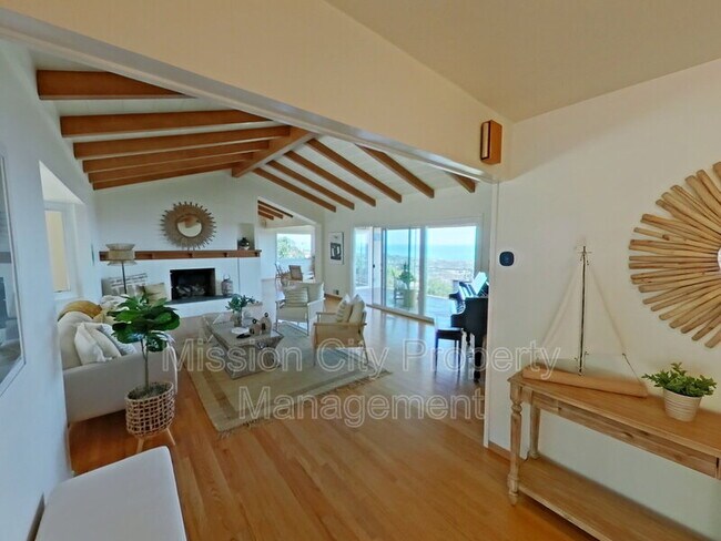 Foto del edificio - 1227 Viscaino Rd