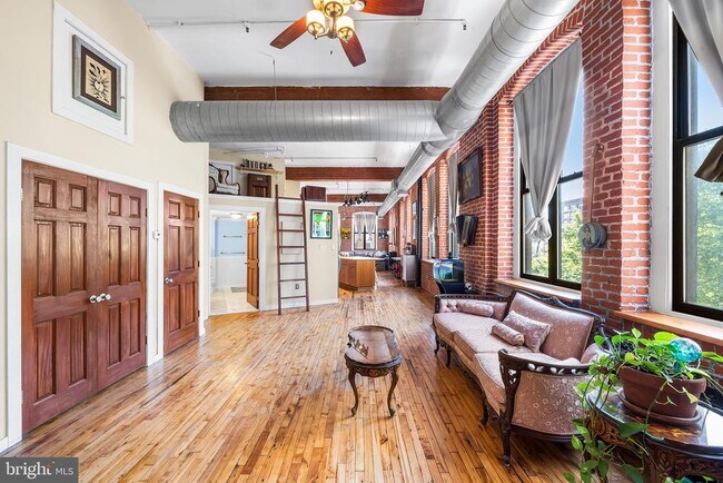 Building Photo - 428-40 N 13th St
