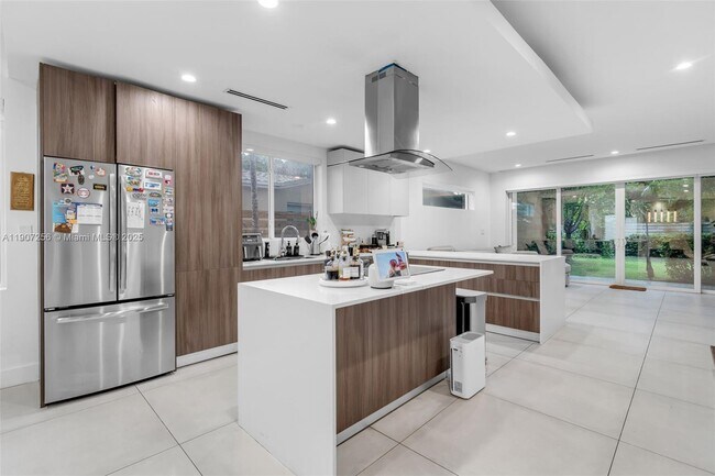 Foto del edificio - 3048 SW 18th St