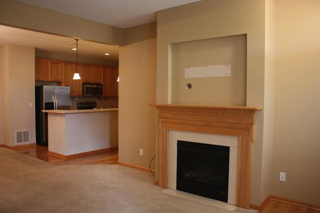 Building Photo - 711 Willow Glen Dr