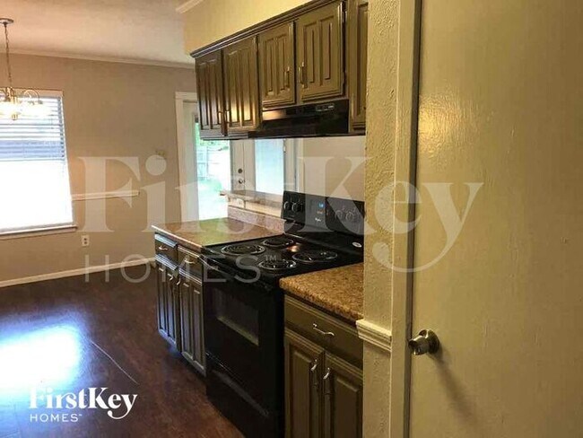 Foto del edificio - 818 Sandalwood Lane