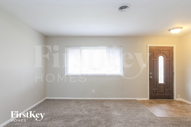 Foto del edificio - 221 Grovewood Dr