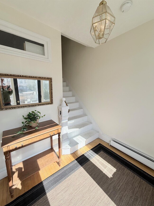 Foto del edificio - 72 College Ave