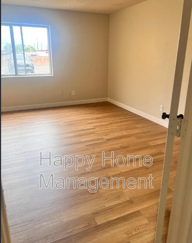 Building Photo - 1355 Rio Rancho Dr SE