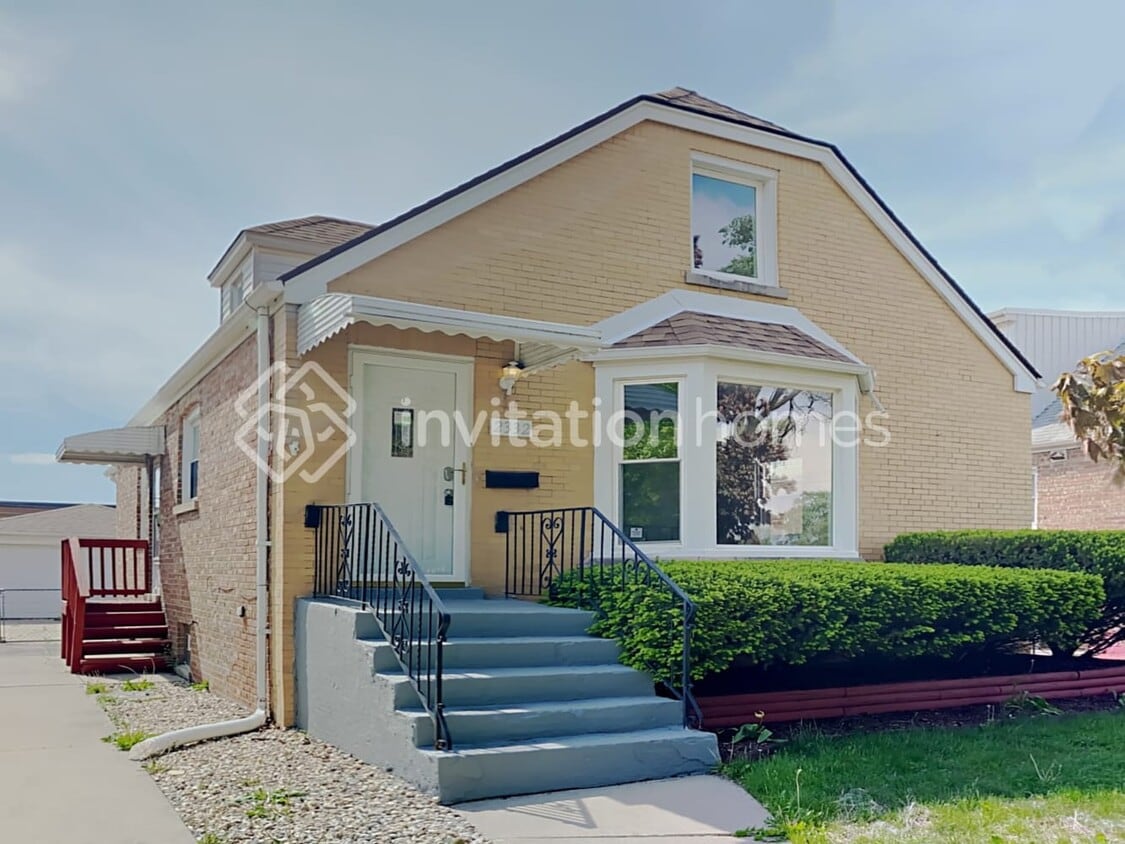 Primary Photo - 2332 Leyden Ave